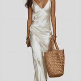 Alice - Vestido Acetinado com Camisola